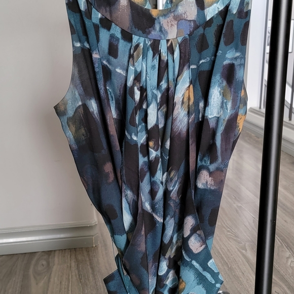 Guess blouse. Size 2. - Picture 3 of 3